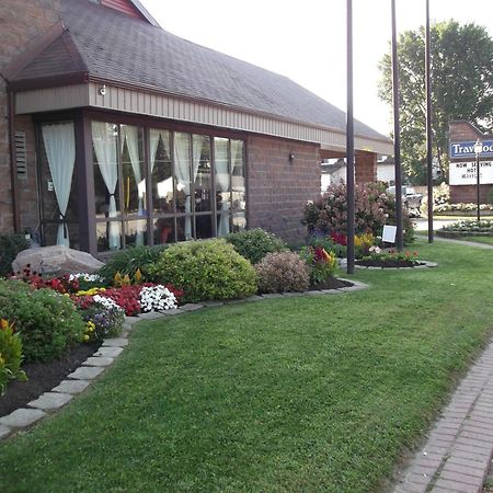 Travelodge By Wyndham North Bay Lakeshore Экстерьер фото