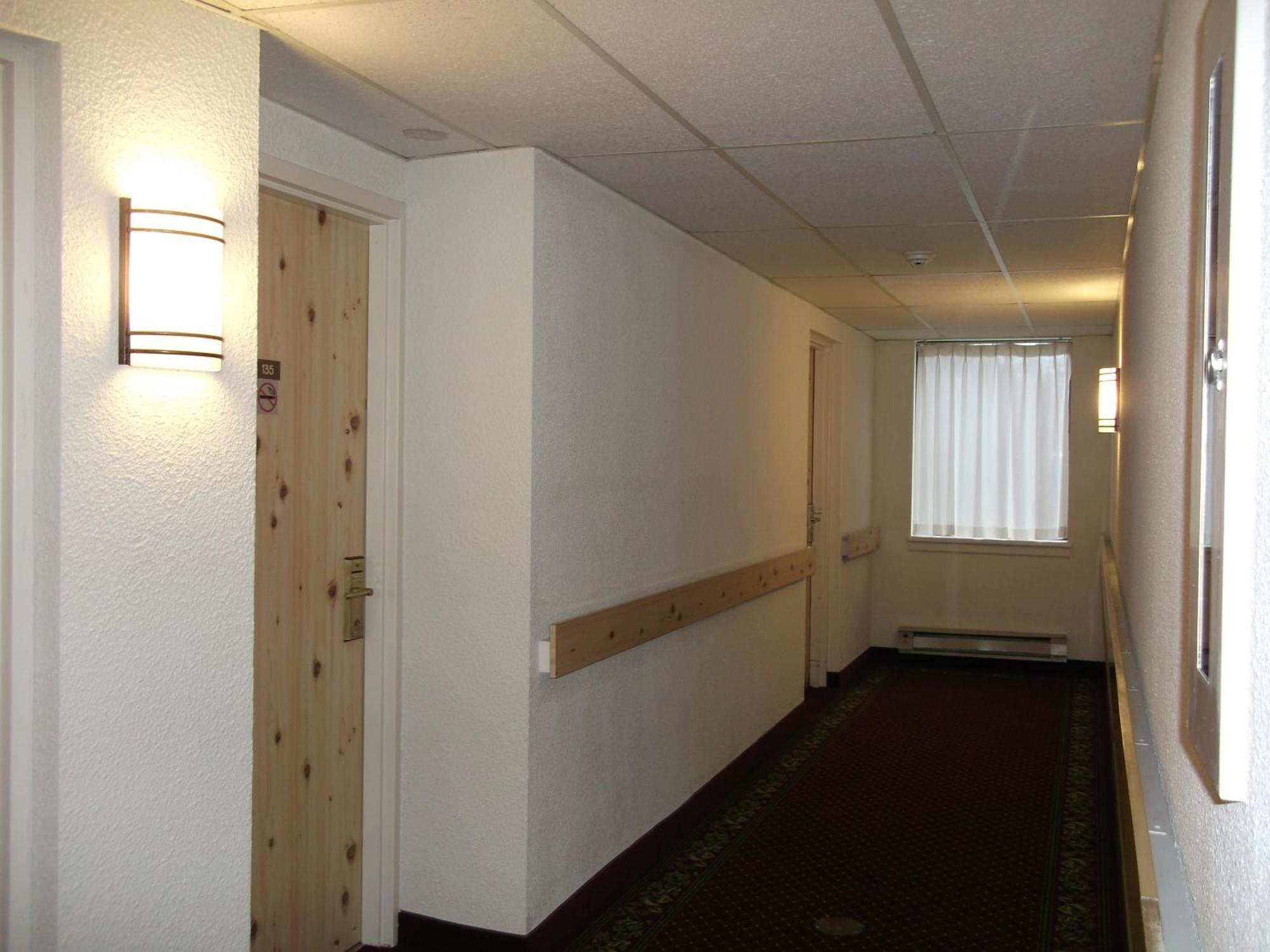 Travelodge By Wyndham North Bay Lakeshore Экстерьер фото