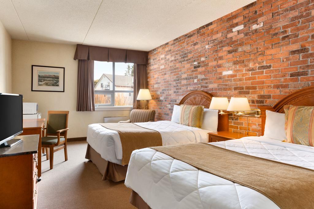 Travelodge By Wyndham North Bay Lakeshore Экстерьер фото